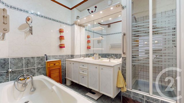 Afficher la photo en grand Appartement T4 à vendre - 4 pièces - 115.21 m2 - ANGLET - 64 - AQUITAINE - Century 21 Berritzea